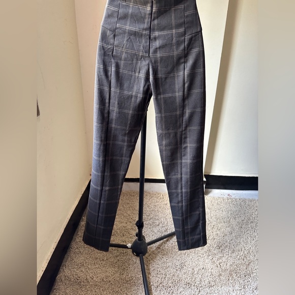 Checked Leggings with zipper at the back. - Picture 3 of 8